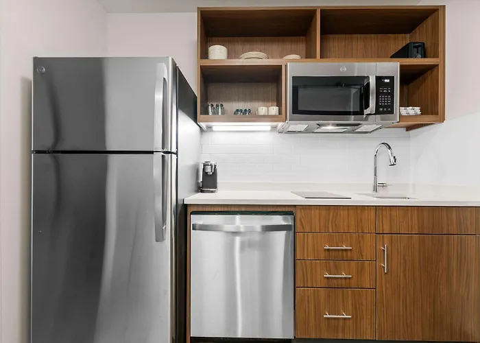 Everhome Suites Lexington - Horse Park